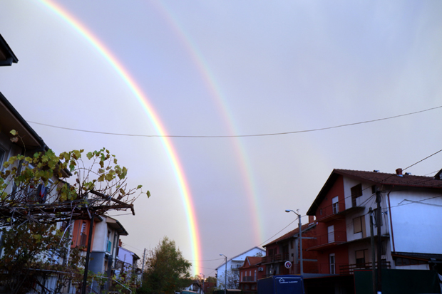Ретка појава на небу изнад Јагодине, људи су излазили из кућа, а возачи су заустављали аутомобиле да би је сликали (ФОТО+ВИДЕО)